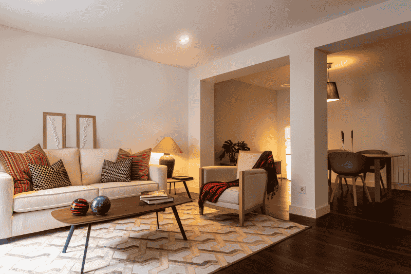 วิธีการตั้งงบประมาณและคำนวณค่าใช้จ่ายสำหรับการซื้อบ้านหลังแรก